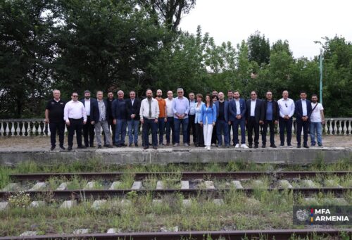 ԱԳՆ ղեկավար կազմն ու դիվանագետները քննարկել են Գյումրի-Կարս երկաթուղու վերականգնումը