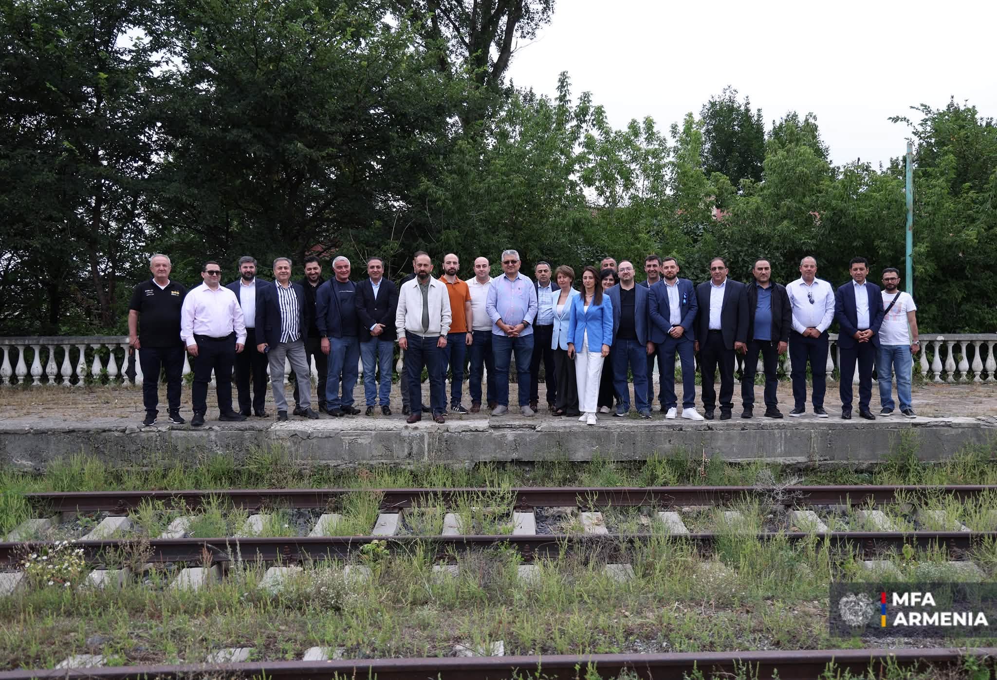 ԱԳՆ ղեկավար կազմն ու դիվանագետները քննարկել են Գյումրի-Կարս երկաթուղու վերականգնումը ԱԳՆ ղեկավար կազմն ու դիվանագետները քննարկել են Գյումրի-Կարս երկաթուղու վերականգնումը