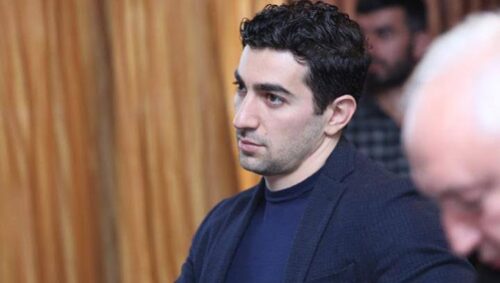 Խուզարկում են Լևոն Քոչարյանի բնակարանը