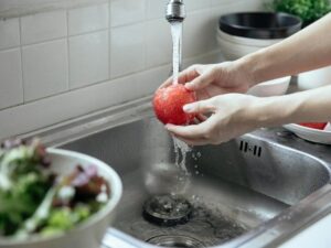 Աղով, սոդայով կամ քացախով կարելի՞ է լվանալ միրգ-բանջարեղենը․ ԱՀԿ խորհուրդները