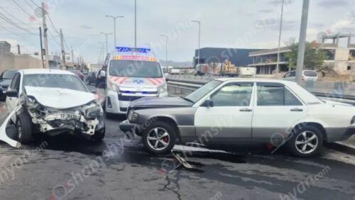 Արտաշատի խճուղում «Lada Granta»-ն բախվել է կայանված «Mercedes»-ին. կա վիրավոր․ Shamshyan.com