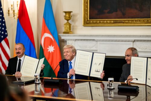 Թրամփը կիսվել է Հայաստանի և Ադրբեջանի միջև խաղաղության վերաբերյալ իր հատուկ դեսպանորդի հոդվածով
