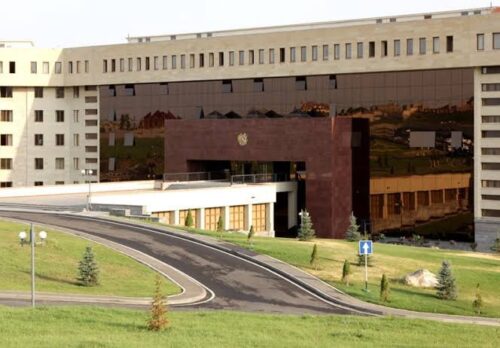 ՊՆ-ն դադարեցրել է արցախցի զինծառայողներին հատկացված բնակարաններից օգտվելու իրավունքը. Ռոման Երիցյան