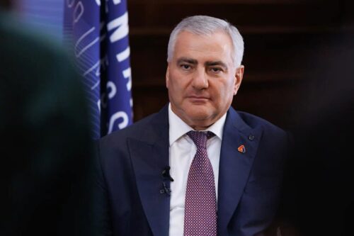 Երկրաշարժից խոնարհված, բայց կրկին վեր խոյացած Ամենափրկիչը գյումրեցիների հավատքի ու ոգու խորհրդանիշն է․ Կարապետյան
