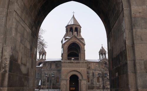 Հակառակ ՔՊ-ականների ստեղծած խոչընդոտների՝ Եկեղեցում ճգնաժամ չկա