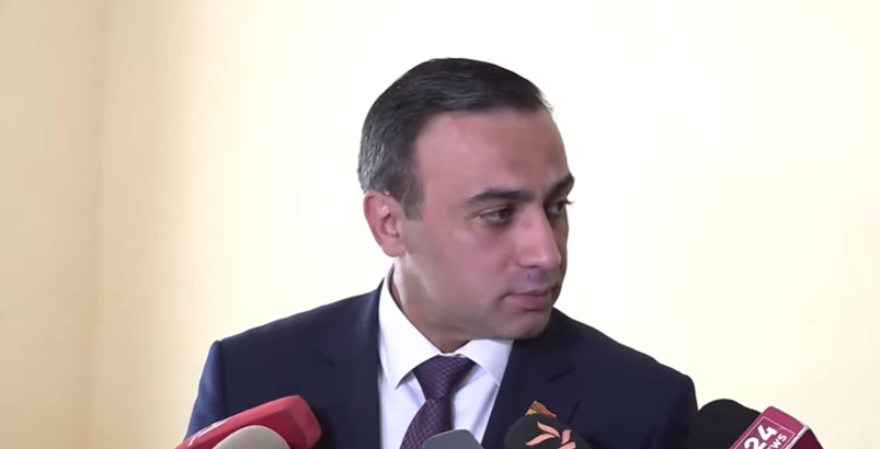 Կտակարանը կարդացե՞լ եք, պահք պահո՞ւմ եք, որ «Եկեղեցու ճգնաժամի» քննիչ հանձնաժողովի անդամ եք․ լրագրողի հարցը Տարոն Չախոյանին Կտակարանը կարդացե՞լ եք, պահք պահո՞ւմ եք, որ «Եկեղեցու ճգնաժամի» քննիչ հանձնաժողովի անդամ եք․ լրագրողի հարցը Տարոն Չախոյանին